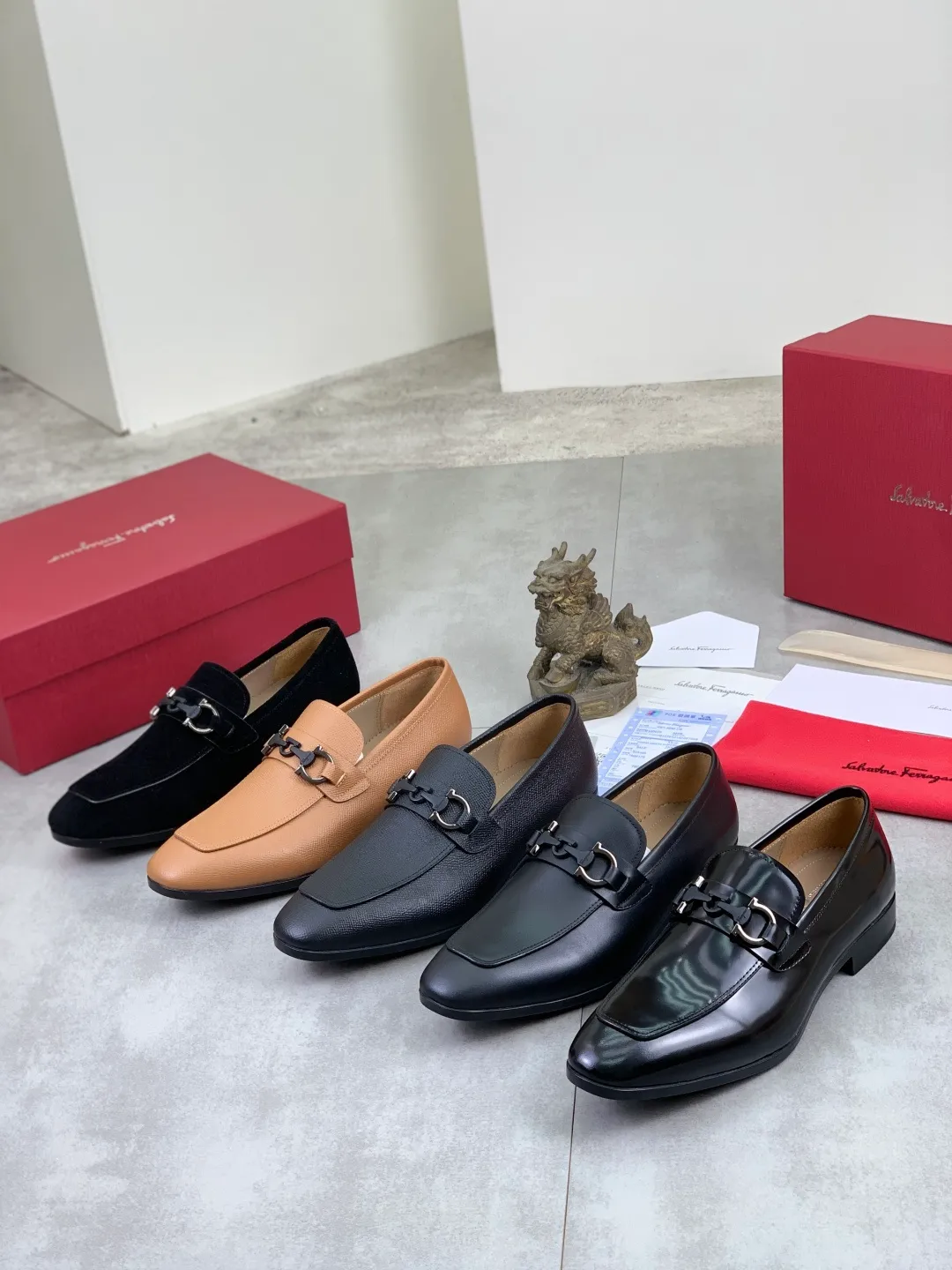 Men's men's shoes 💰P600💰[New model] High quality water-dyed cowhide 🆘[Salvatore Ferragamo] Ferragamo's latest casual business leather shoes for men! Listed simultaneously! The fabric is made of specially imported original calfskin, and the interior is made of imported water-dyed cowhide. It is absolutely luxurious and leads the fashion trend. High-end rubber outsole, size: 38-44 (45 and 46 can be customized) 5️⃣ colors available